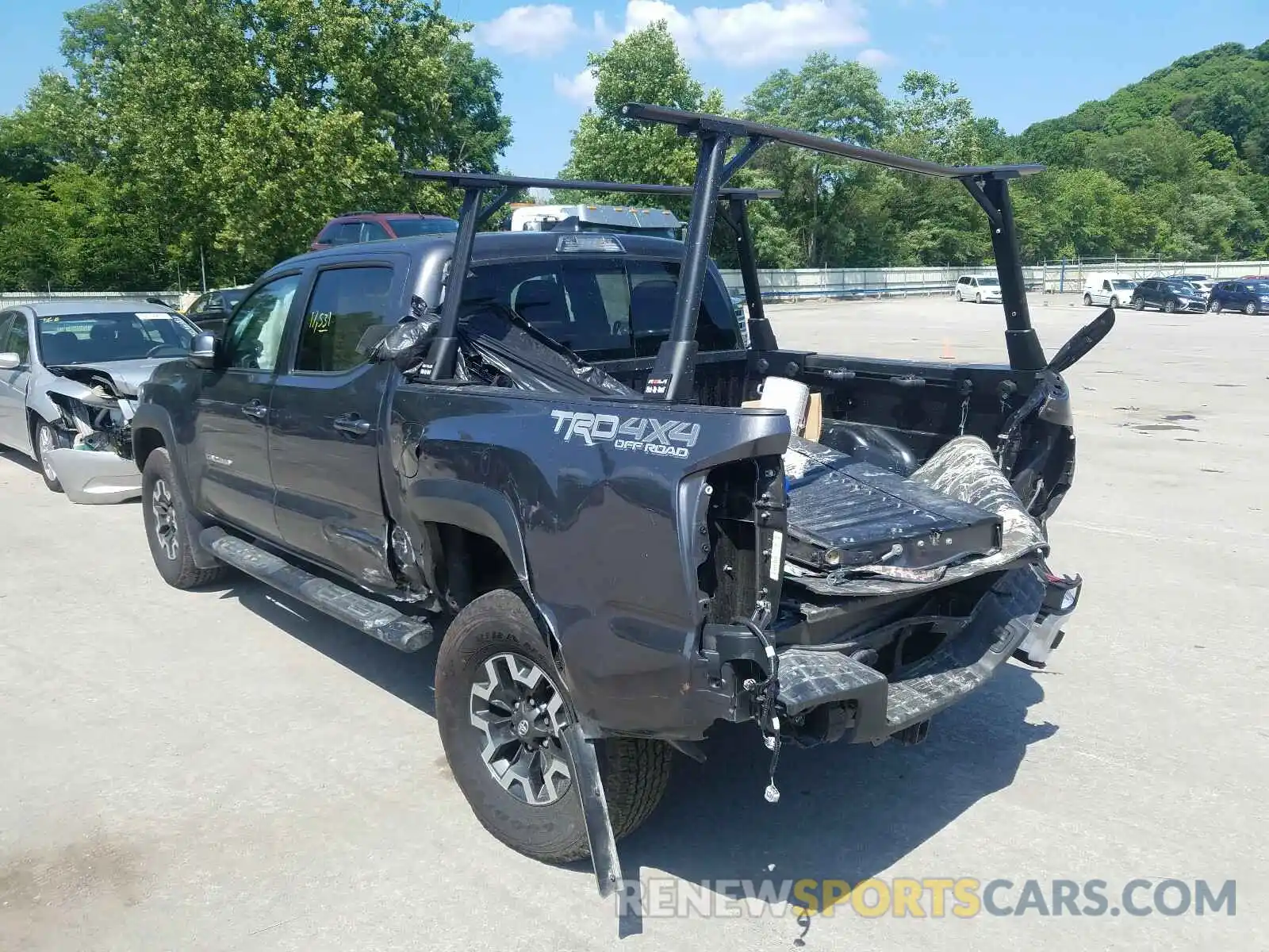 3 Фотография поврежденного автомобиля 5TFCZ5AN5KX206676 TOYOTA TACOMA 2019