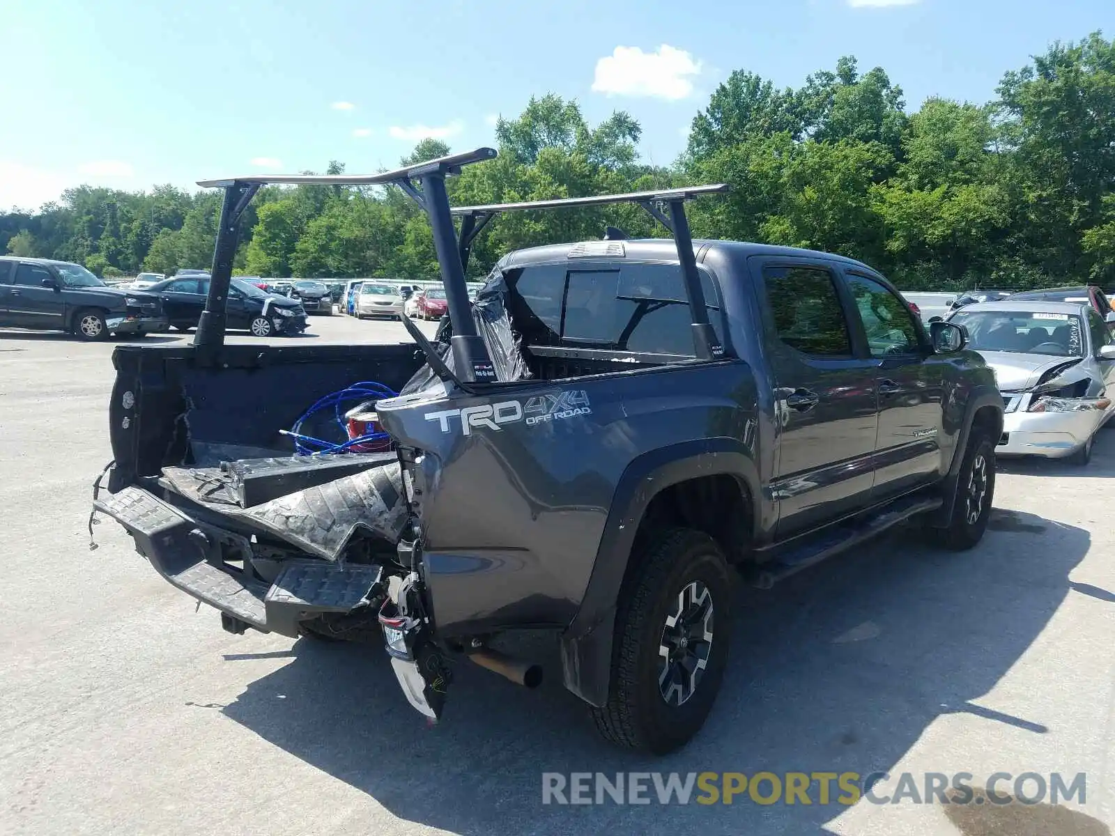 4 Фотография поврежденного автомобиля 5TFCZ5AN5KX206676 TOYOTA TACOMA 2019