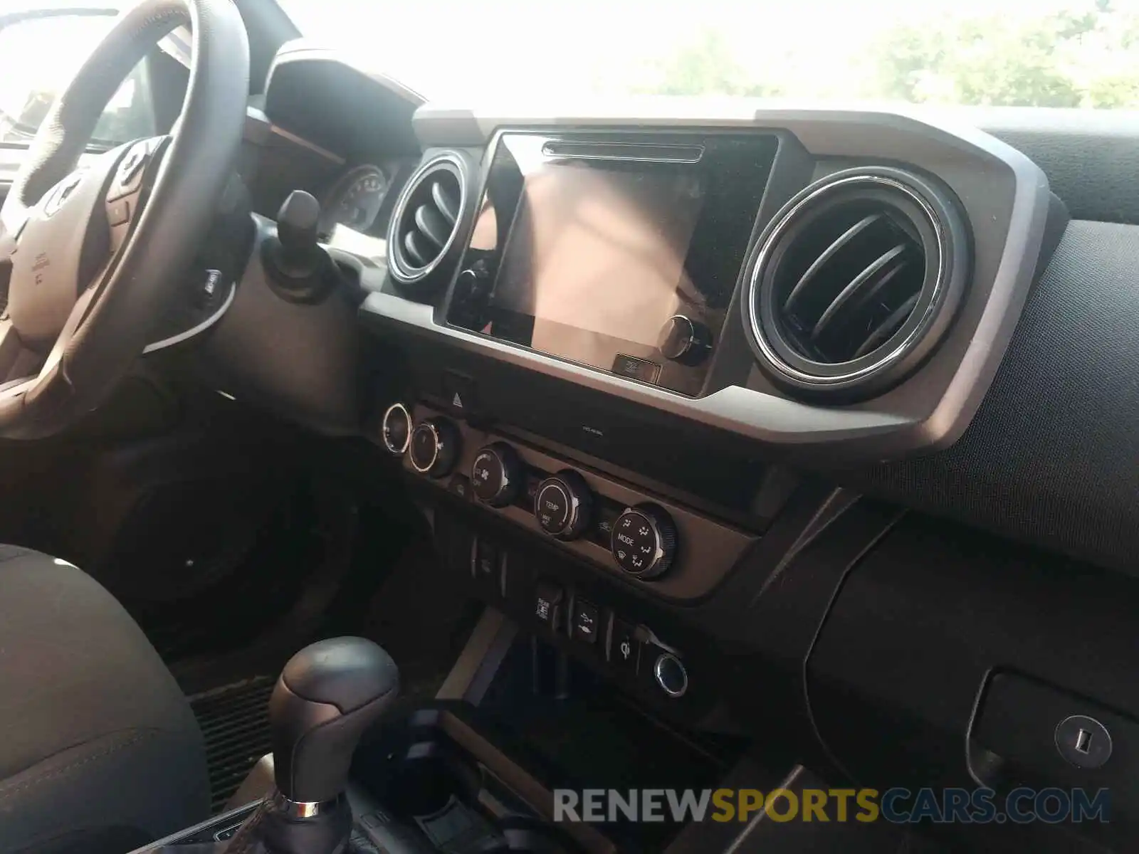 9 Photograph of a damaged car 5TFCZ5AN5KX206676 TOYOTA TACOMA 2019