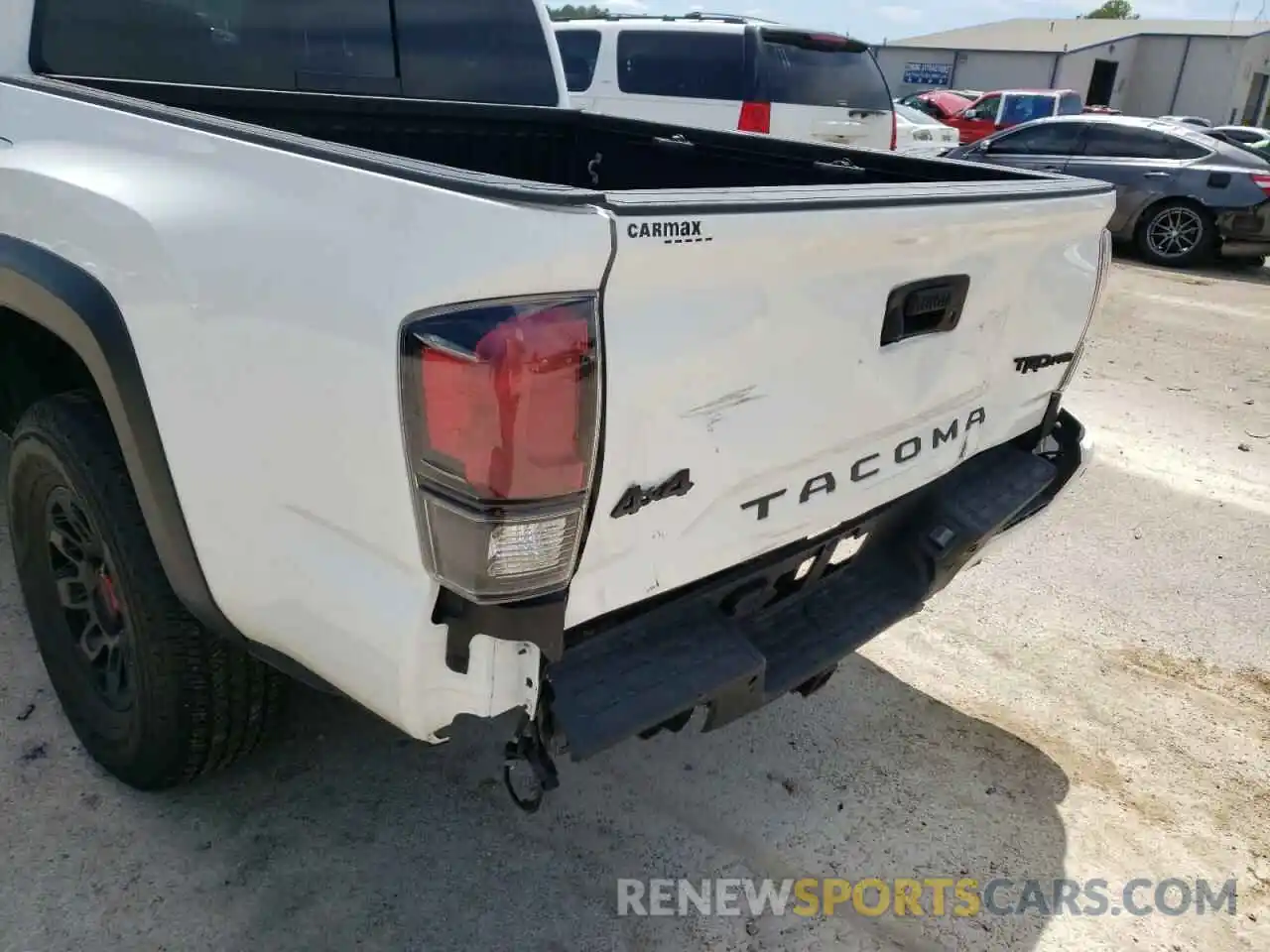 9 Photograph of a damaged car 5TFCZ5AN5KX209514 TOYOTA TACOMA 2019