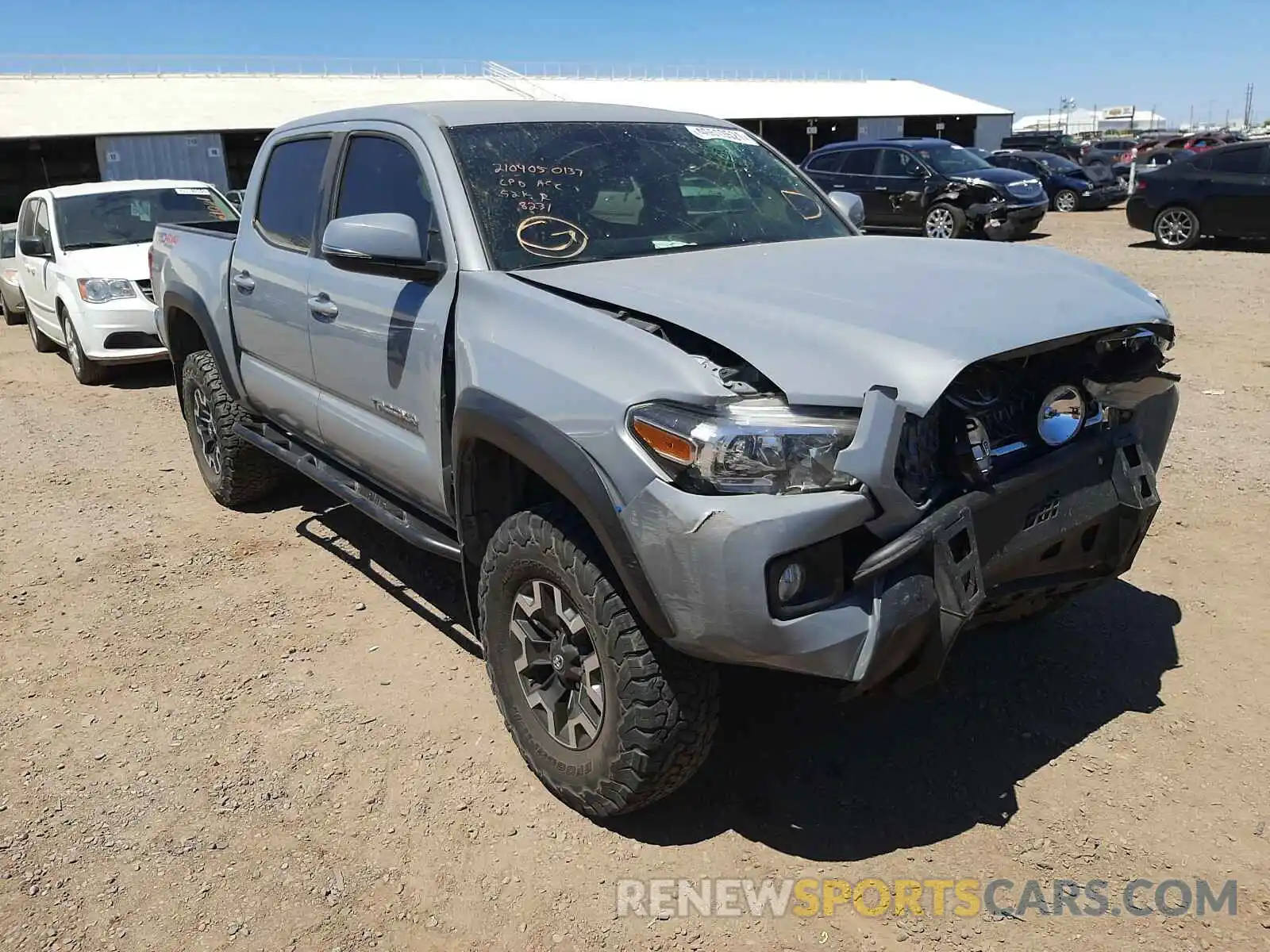 1 Фотография поврежденного автомобиля 5TFCZ5AN6KX168231 TOYOTA TACOMA 2019