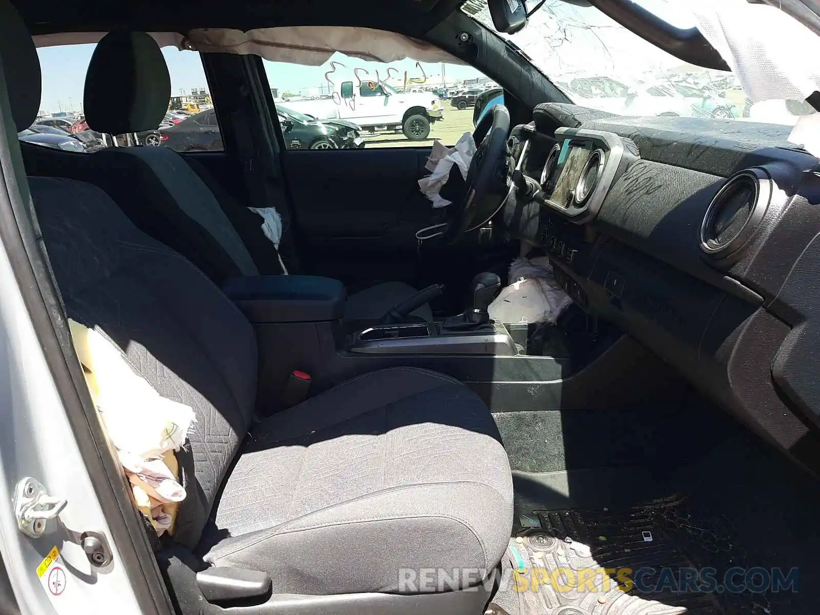 5 Photograph of a damaged car 5TFCZ5AN6KX168231 TOYOTA TACOMA 2019