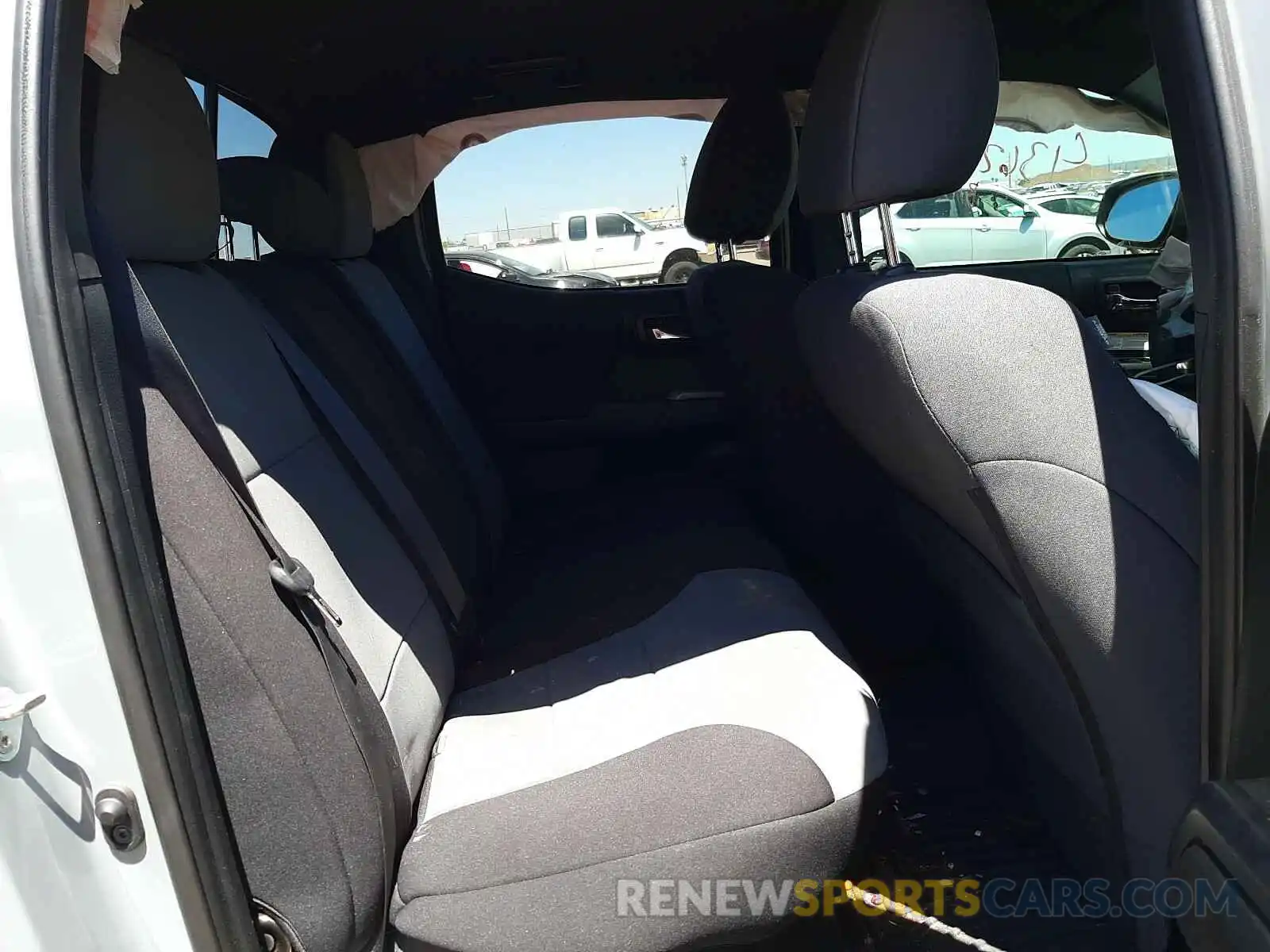 6 Photograph of a damaged car 5TFCZ5AN6KX168231 TOYOTA TACOMA 2019