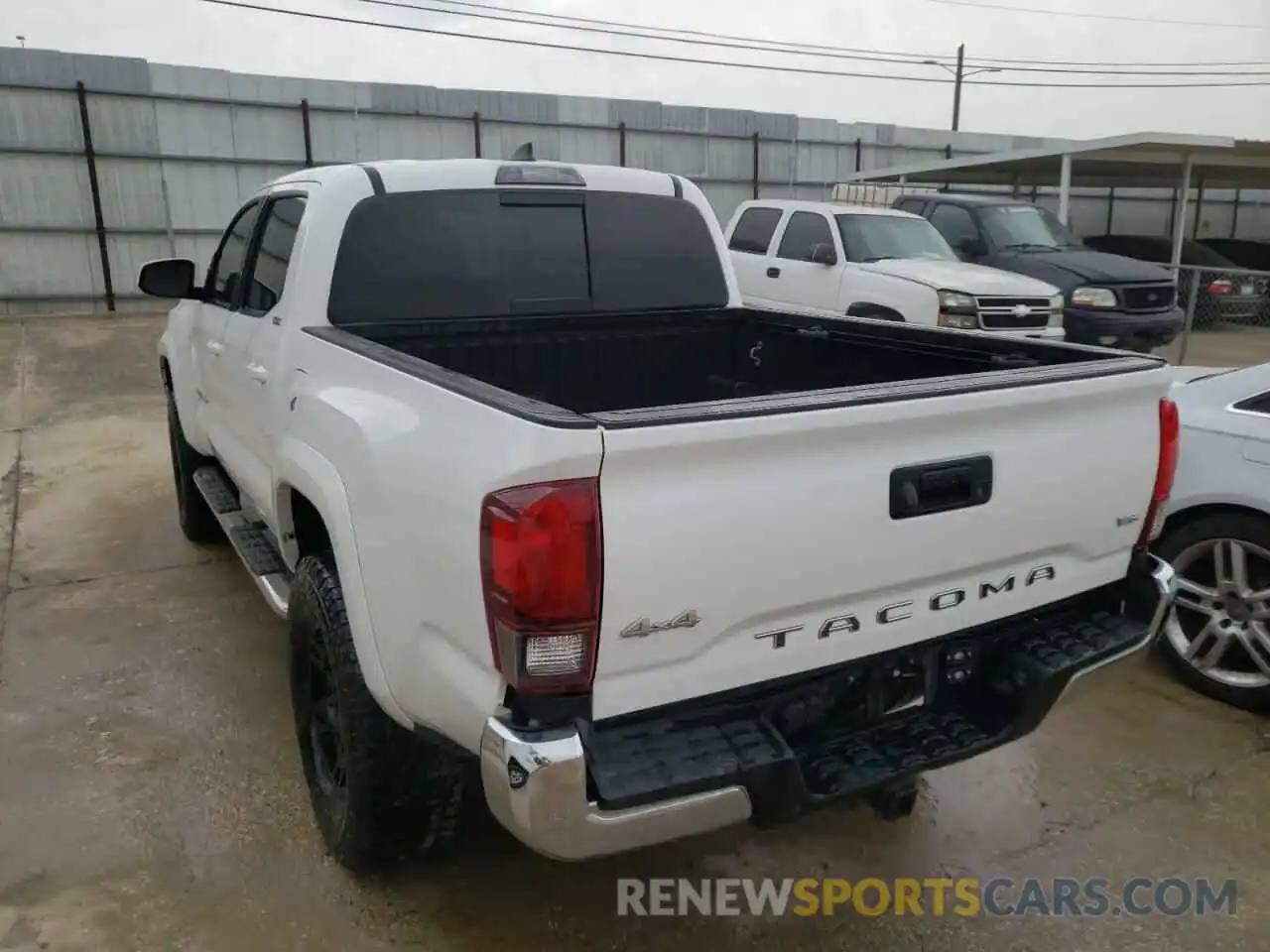 3 Фотография поврежденного автомобиля 5TFCZ5AN6KX168696 TOYOTA TACOMA 2019