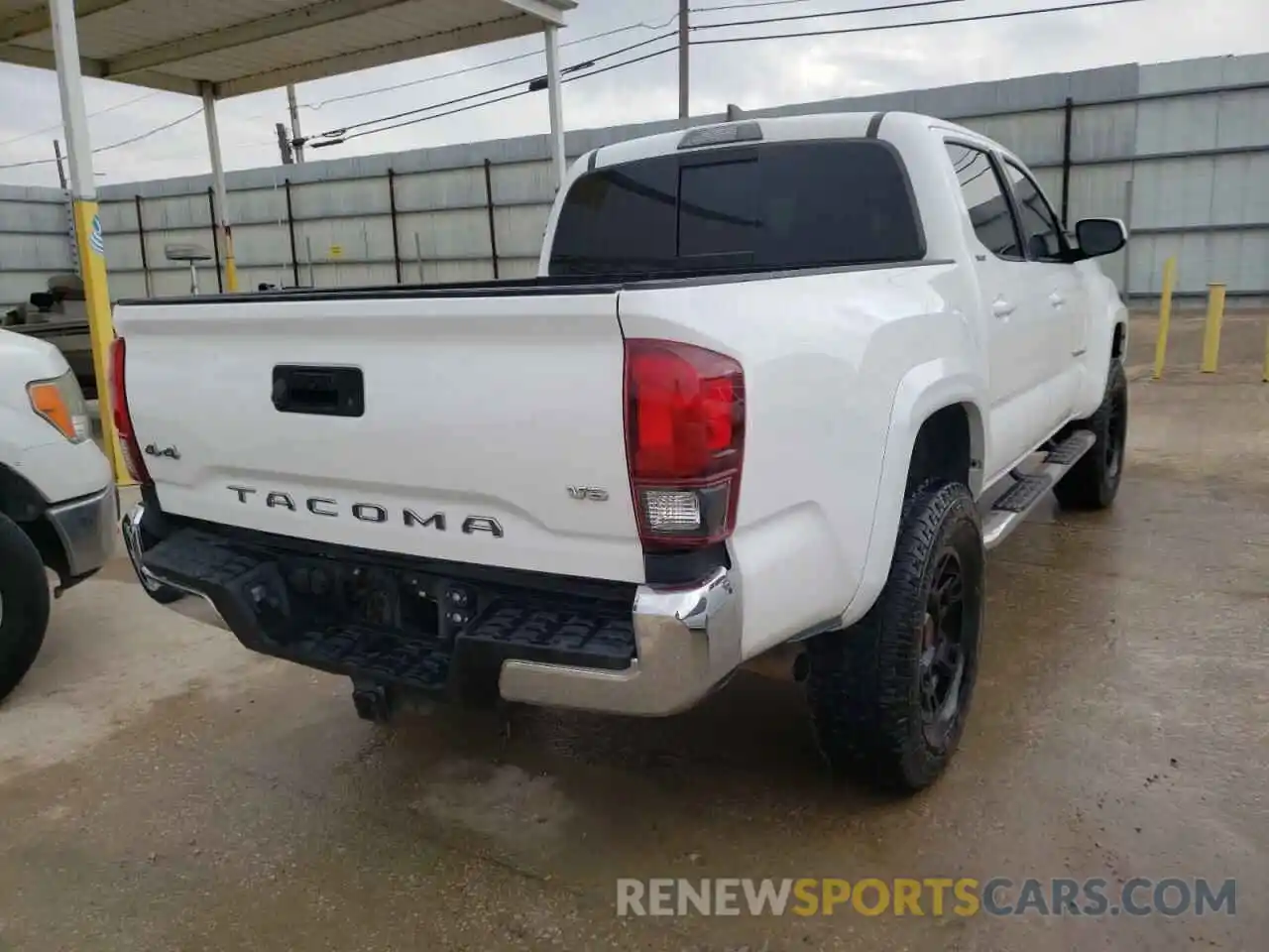 4 Фотография поврежденного автомобиля 5TFCZ5AN6KX168696 TOYOTA TACOMA 2019