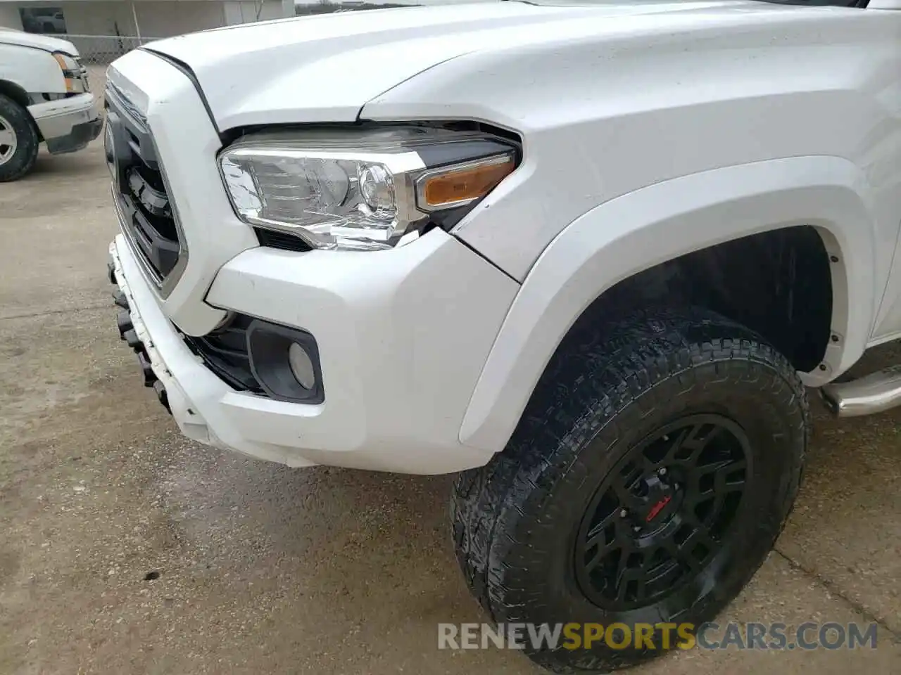 9 Photograph of a damaged car 5TFCZ5AN6KX168696 TOYOTA TACOMA 2019