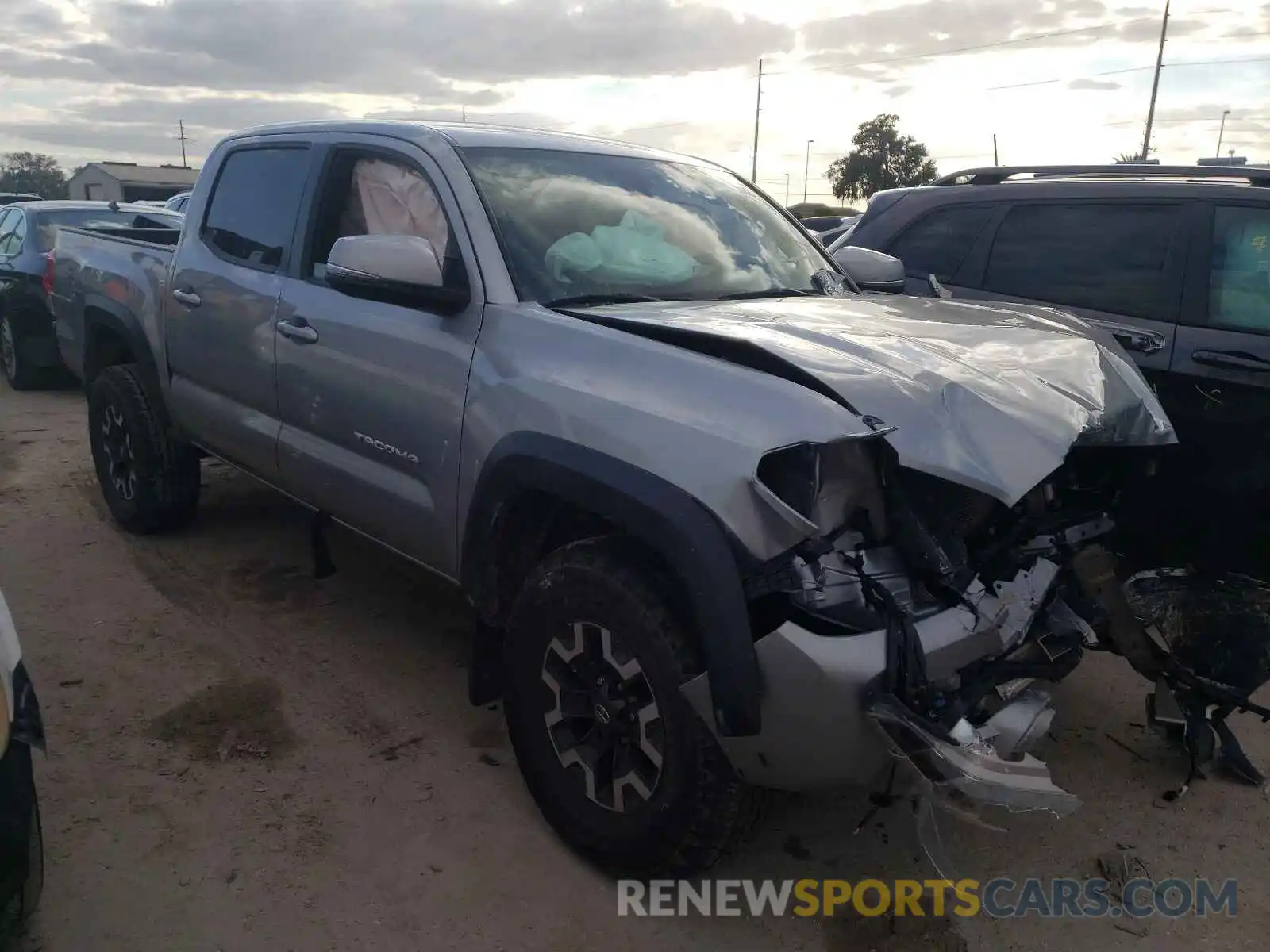 1 Фотография поврежденного автомобиля 5TFCZ5AN6KX178970 TOYOTA TACOMA 2019