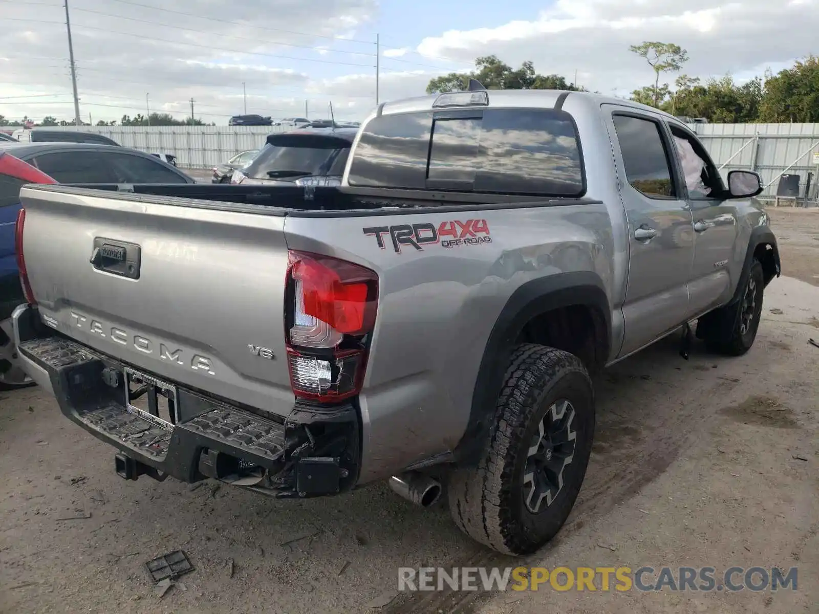 4 Фотография поврежденного автомобиля 5TFCZ5AN6KX178970 TOYOTA TACOMA 2019