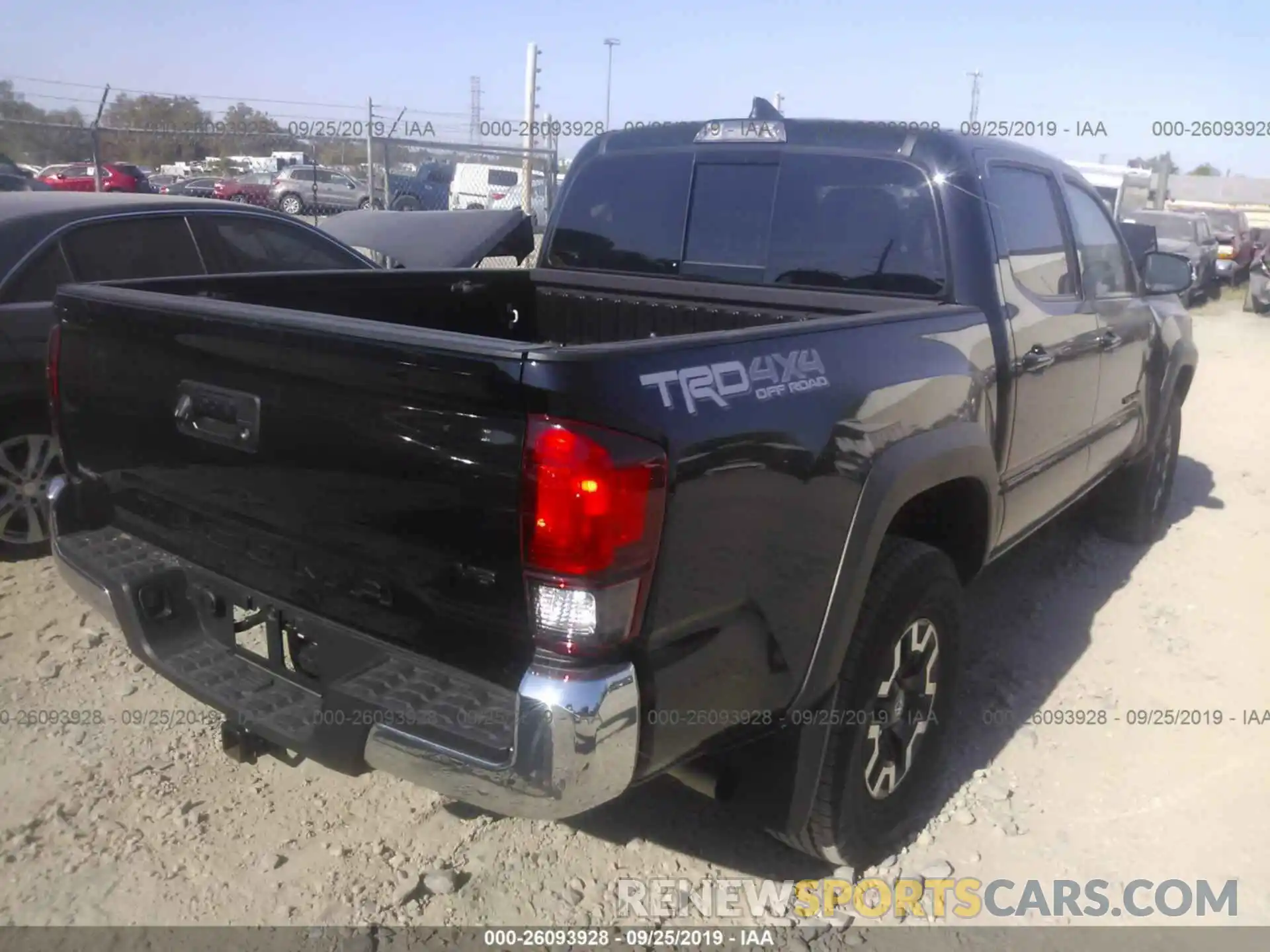 4 Фотография поврежденного автомобиля 5TFCZ5AN6KX183005 TOYOTA TACOMA 2019