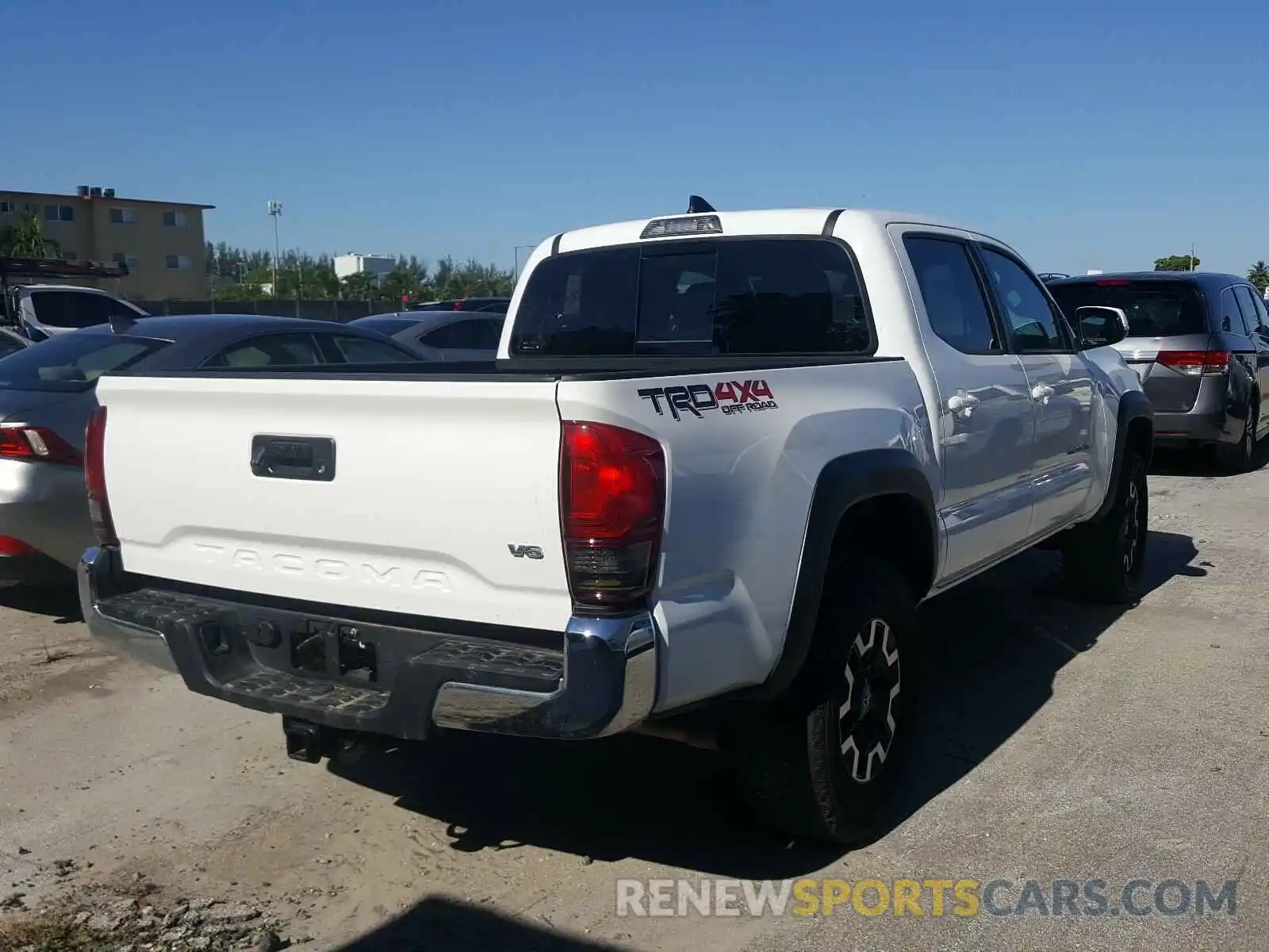 4 Photograph of a damaged car 5TFCZ5AN6KX185014 TOYOTA TACOMA 2019