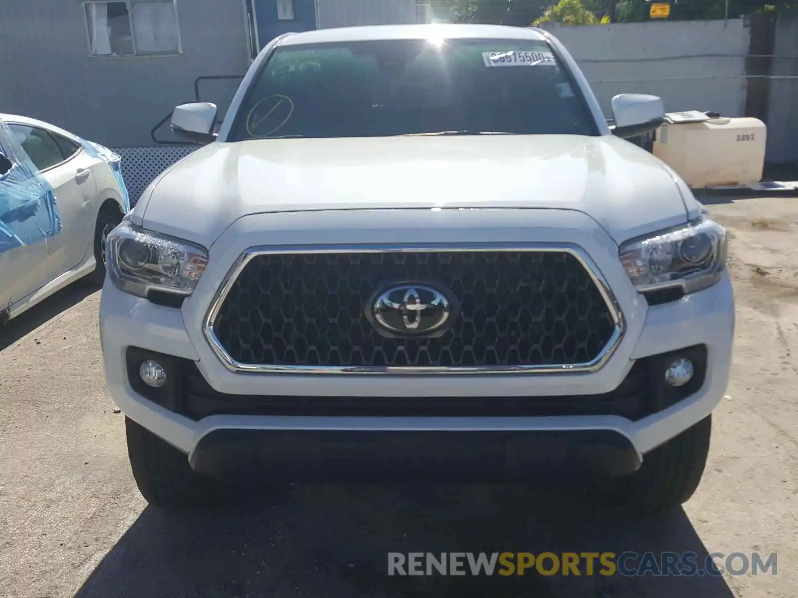 9 Photograph of a damaged car 5TFCZ5AN6KX185014 TOYOTA TACOMA 2019