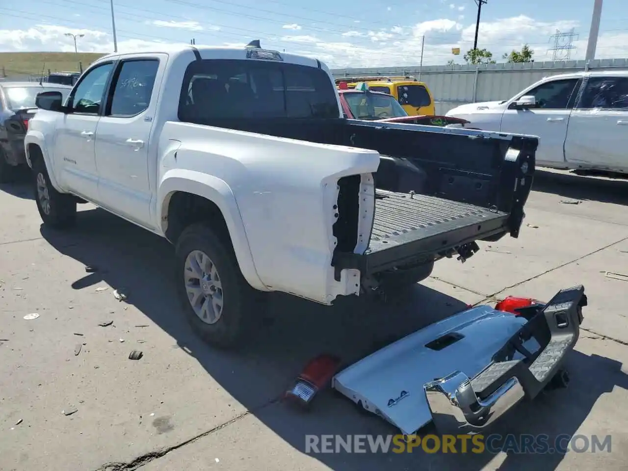 3 Photograph of a damaged car 5TFCZ5AN6KX185353 TOYOTA TACOMA 2019