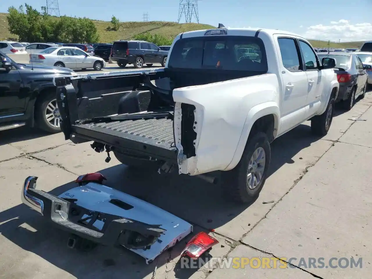 4 Photograph of a damaged car 5TFCZ5AN6KX185353 TOYOTA TACOMA 2019