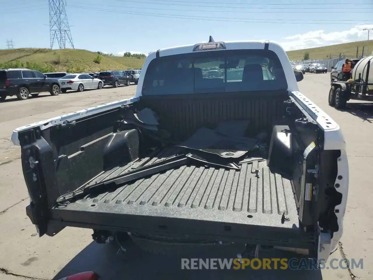 9 Photograph of a damaged car 5TFCZ5AN6KX185353 TOYOTA TACOMA 2019