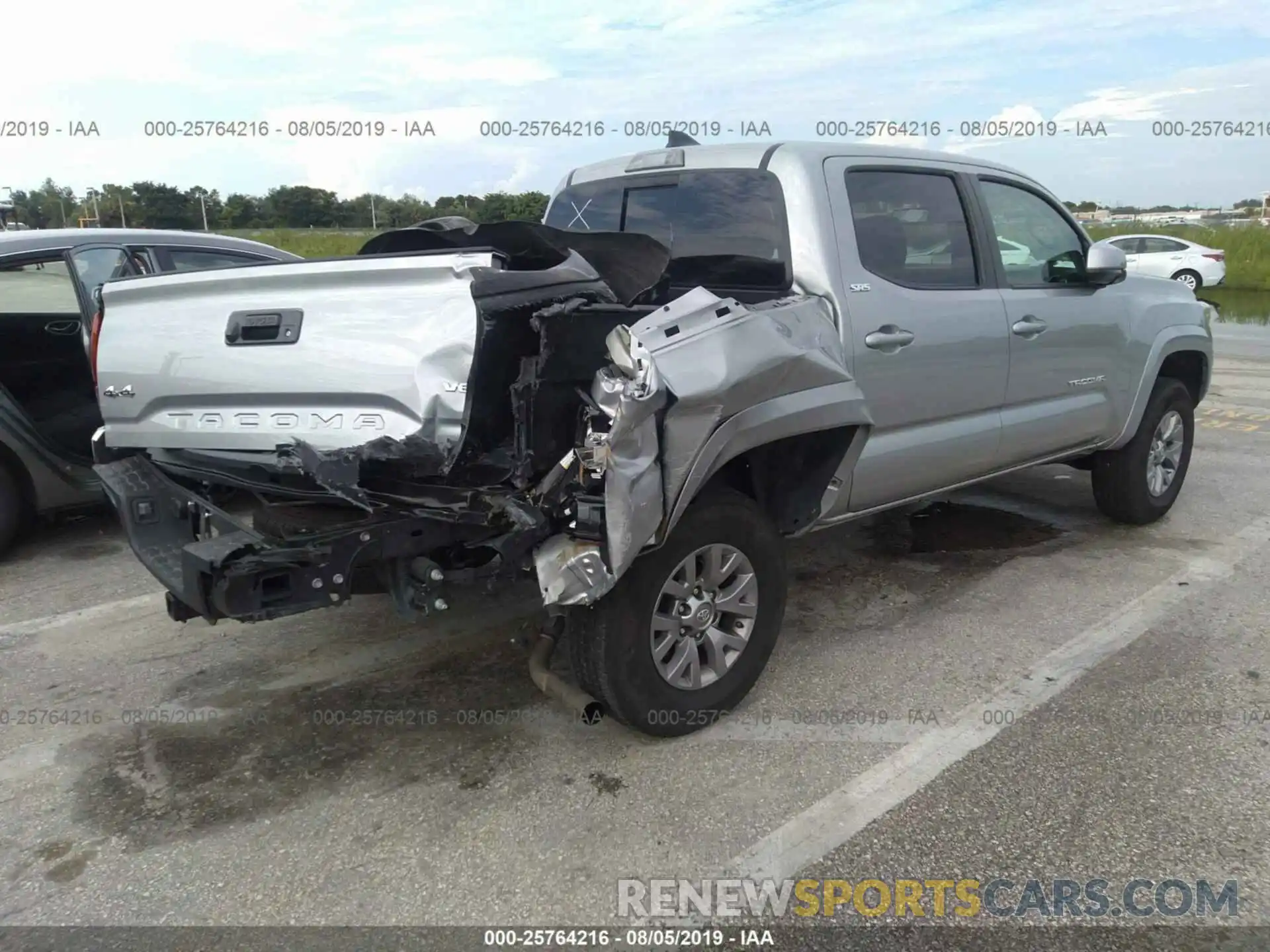 4 Photograph of a damaged car 5TFCZ5AN6KX185885 TOYOTA TACOMA 2019