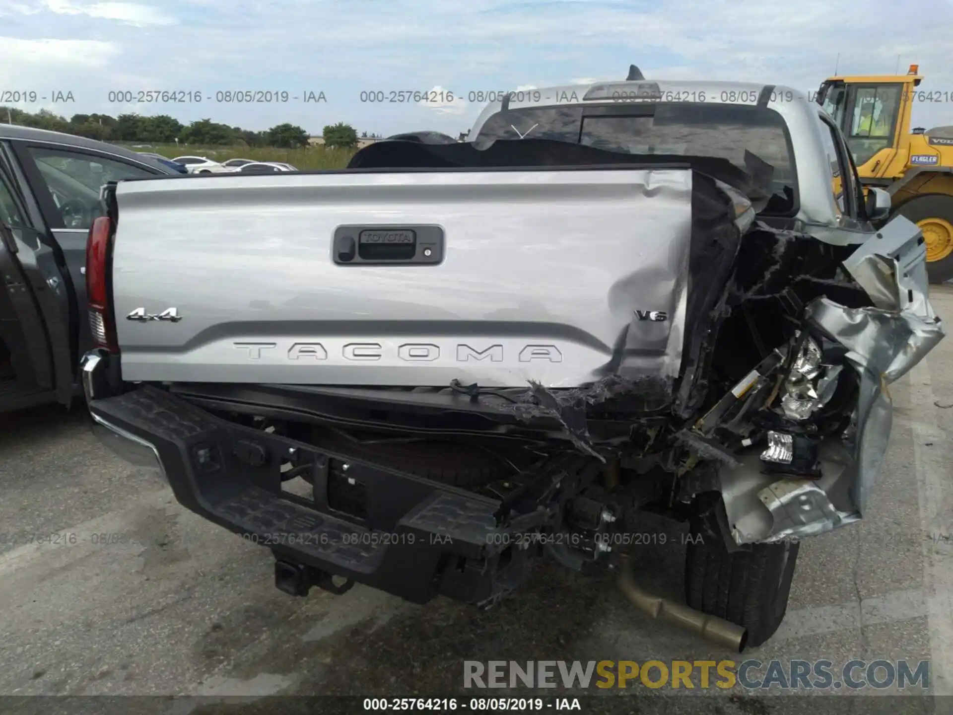 6 Photograph of a damaged car 5TFCZ5AN6KX185885 TOYOTA TACOMA 2019