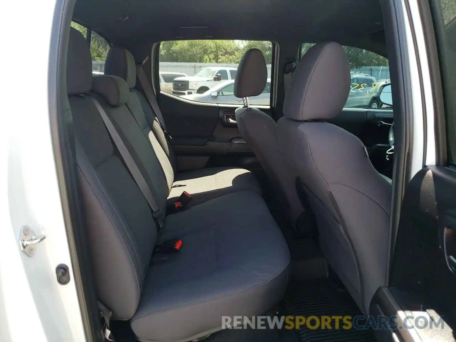 6 Photograph of a damaged car 5TFCZ5AN6KX191153 TOYOTA TACOMA 2019