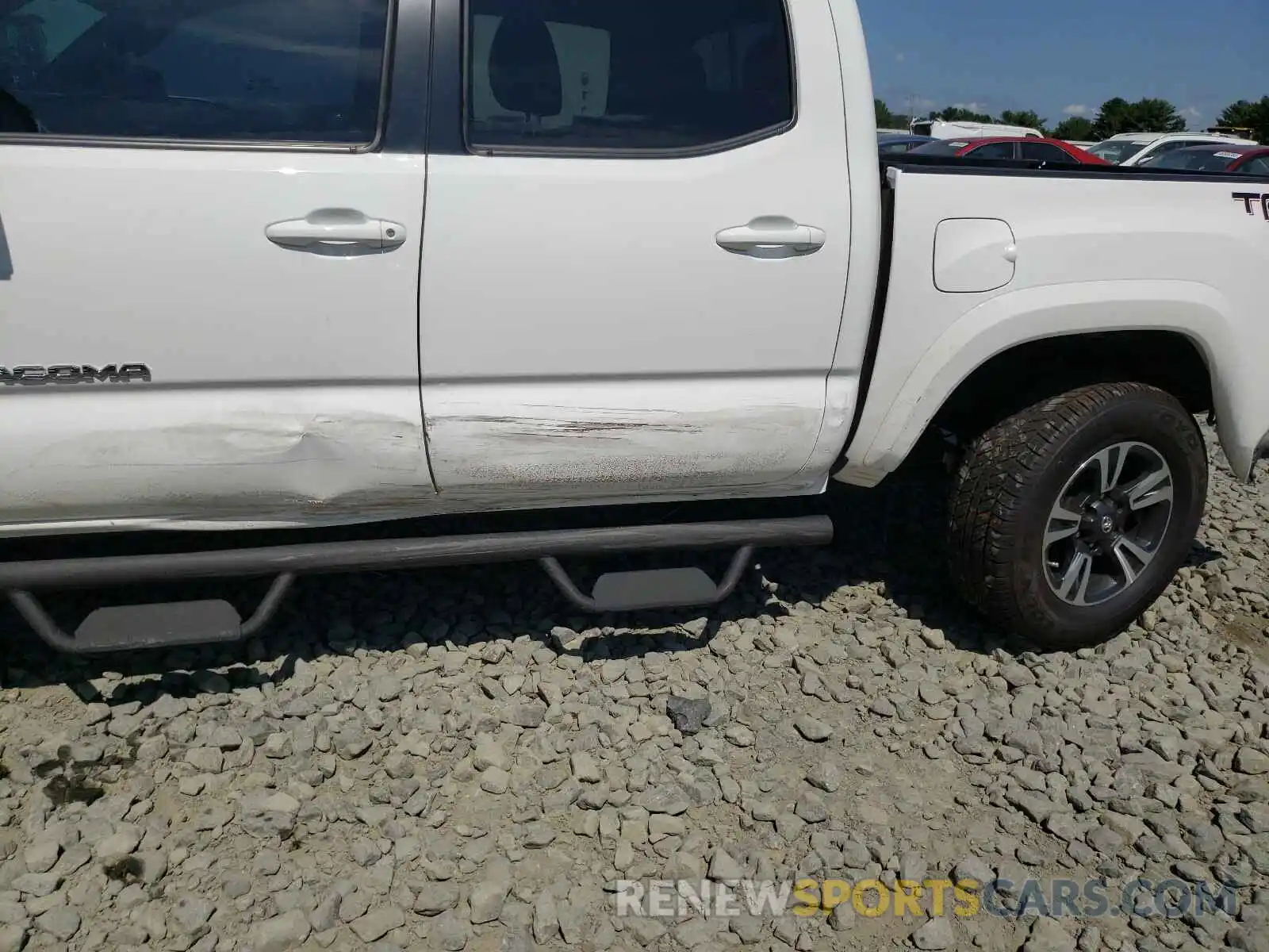 9 Photograph of a damaged car 5TFCZ5AN6KX191153 TOYOTA TACOMA 2019