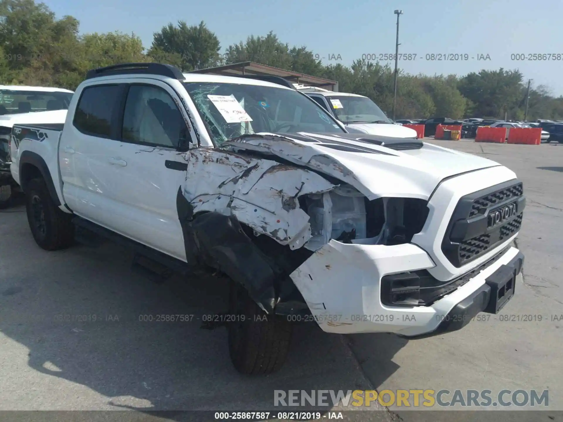 1 Photograph of a damaged car 5TFCZ5AN6KX191833 TOYOTA TACOMA 2019