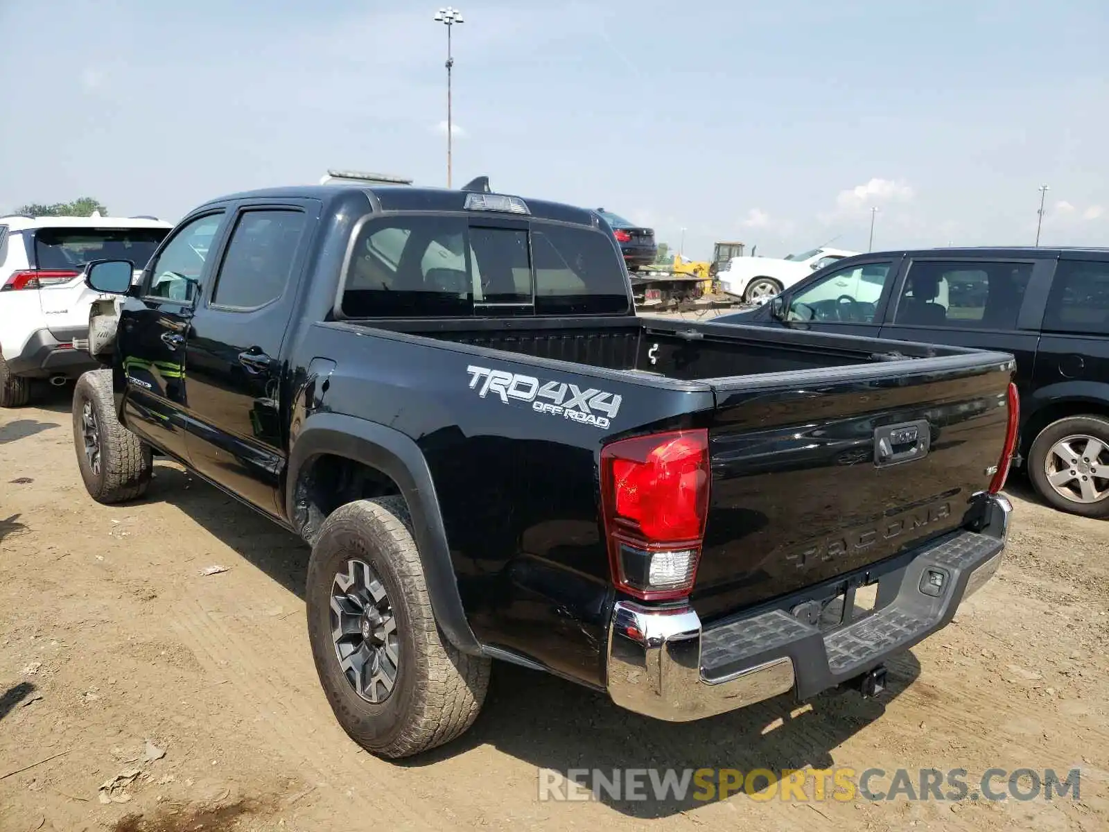 3 Фотография поврежденного автомобиля 5TFCZ5AN6KX194151 TOYOTA TACOMA 2019