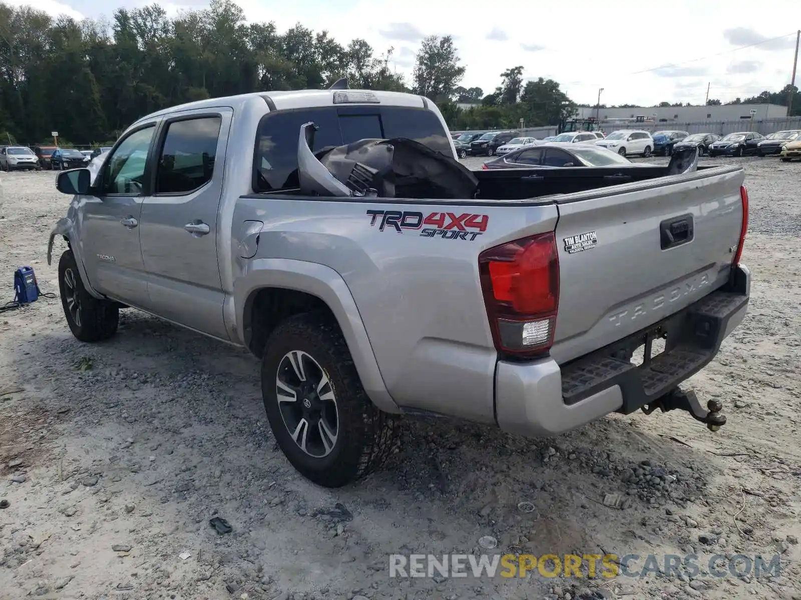 3 Photograph of a damaged car 5TFCZ5AN6KX195297 TOYOTA TACOMA 2019