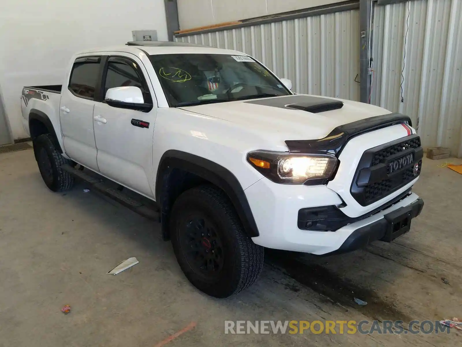 1 Photograph of a damaged car 5TFCZ5AN6KX211496 TOYOTA TACOMA 2019