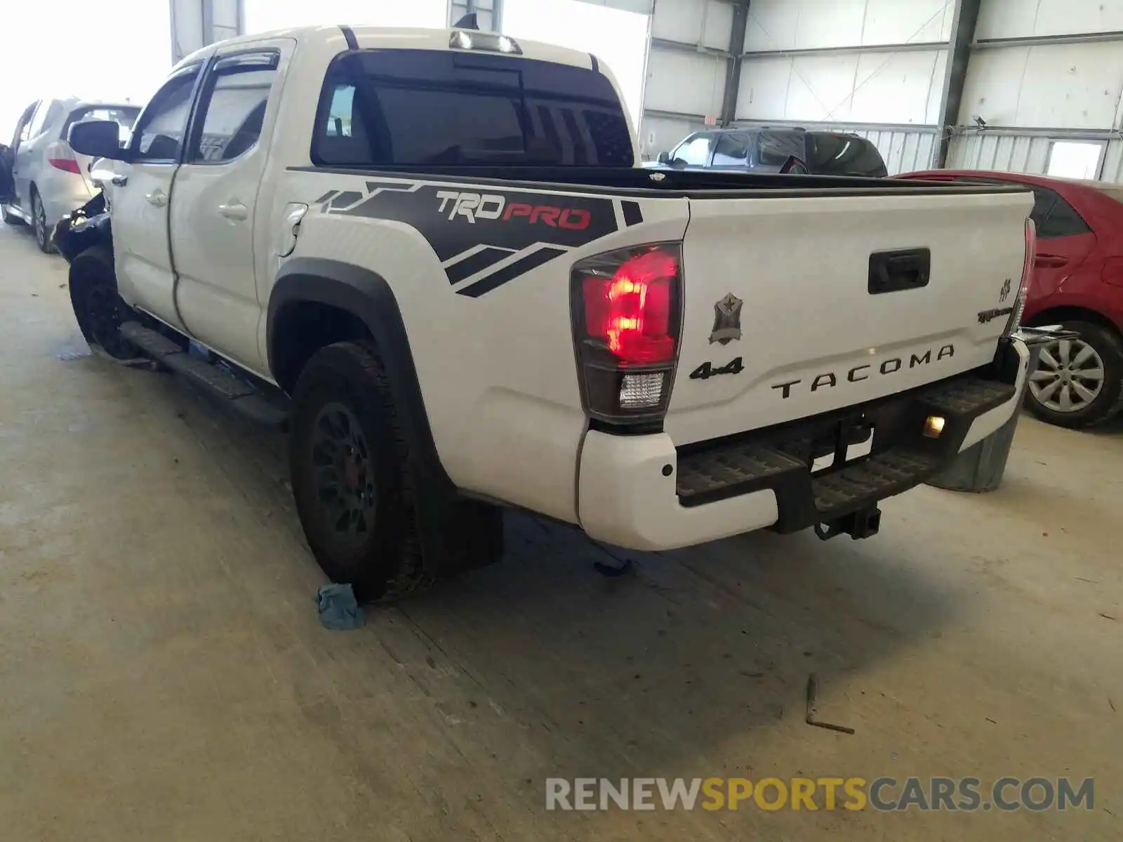 3 Фотография поврежденного автомобиля 5TFCZ5AN6KX211496 TOYOTA TACOMA 2019