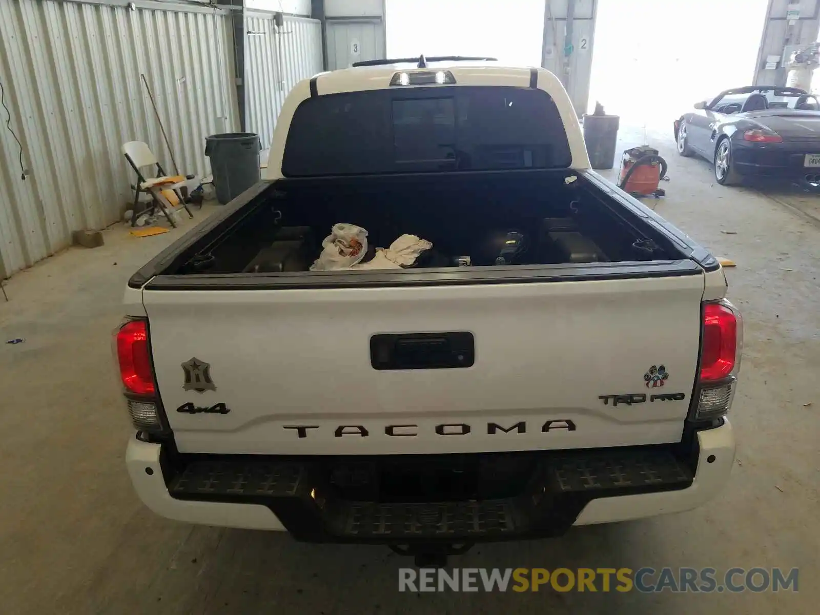 9 Photograph of a damaged car 5TFCZ5AN6KX211496 TOYOTA TACOMA 2019