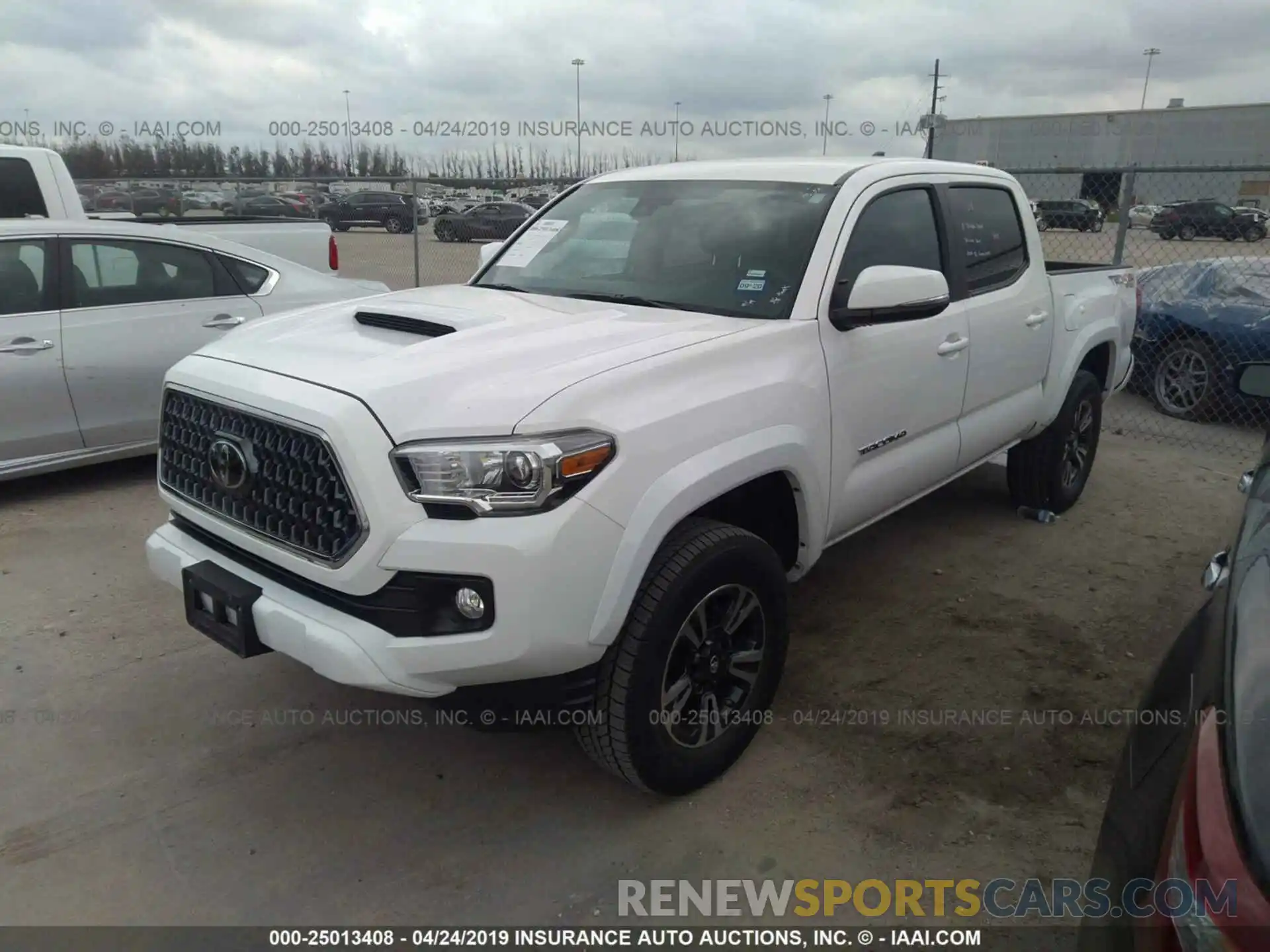 2 Фотография поврежденного автомобиля 5TFCZ5AN7KX170411 TOYOTA TACOMA 2019