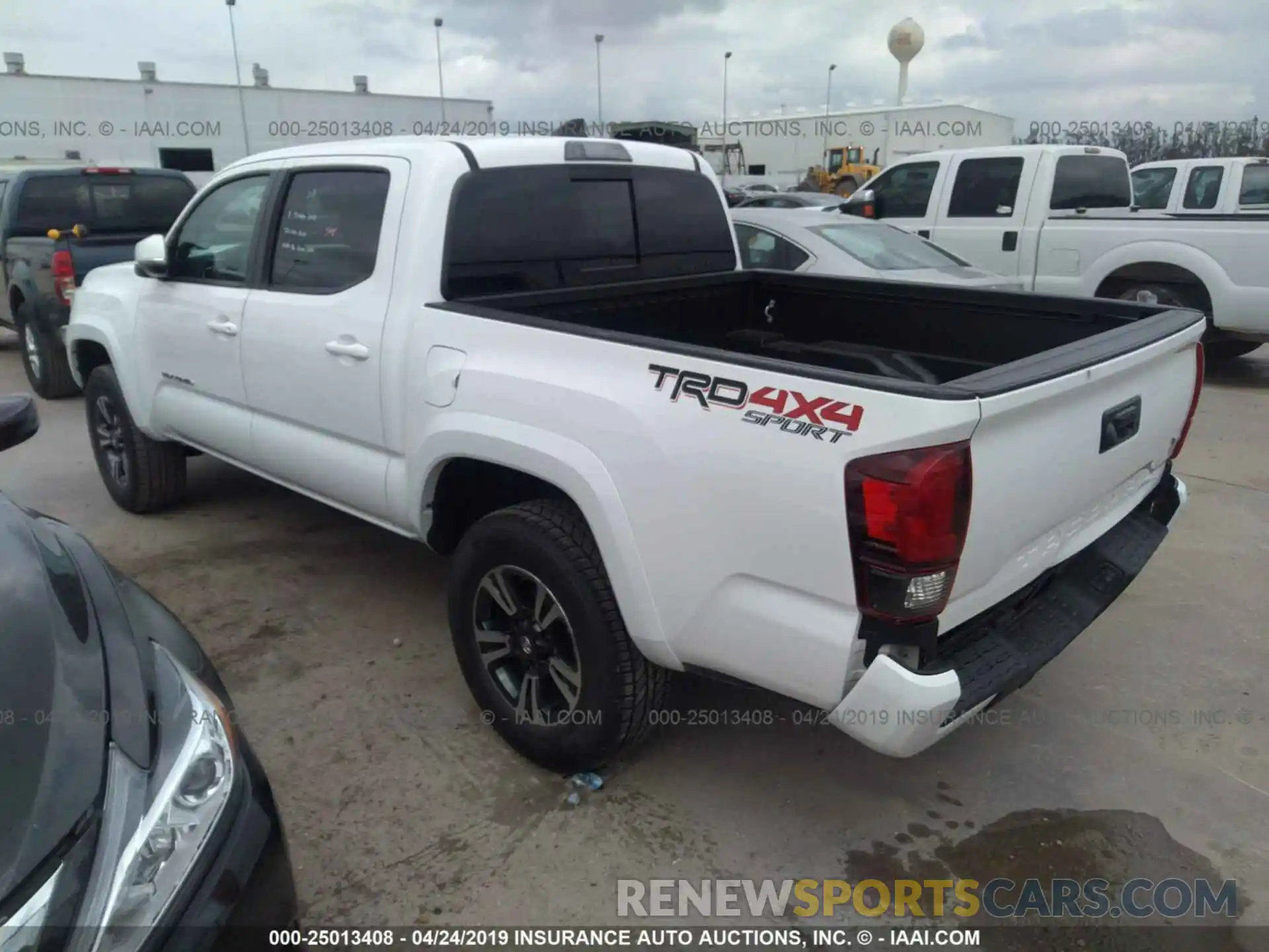 3 Фотография поврежденного автомобиля 5TFCZ5AN7KX170411 TOYOTA TACOMA 2019