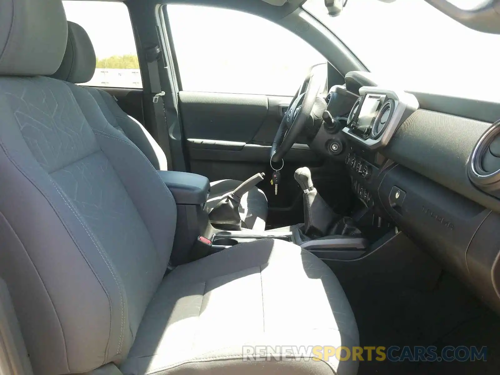 5 Photograph of a damaged car 5TFCZ5AN7KX176841 TOYOTA TACOMA 2019