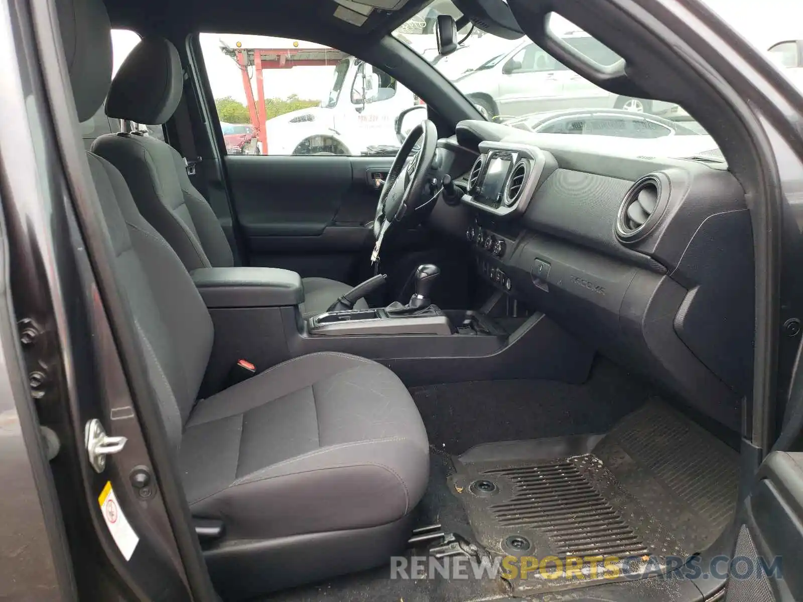 5 Photograph of a damaged car 5TFCZ5AN7KX177228 TOYOTA TACOMA 2019