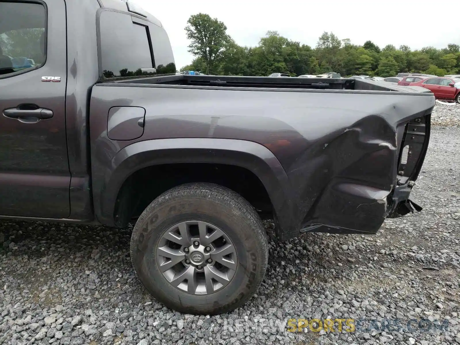 9 Фотография поврежденного автомобиля 5TFCZ5AN7KX177617 TOYOTA TACOMA 2019