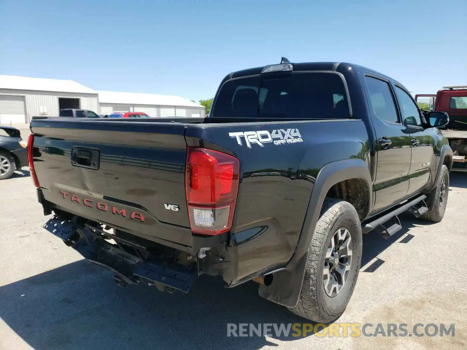 4 Фотография поврежденного автомобиля 5TFCZ5AN7KX178301 TOYOTA TACOMA 2019