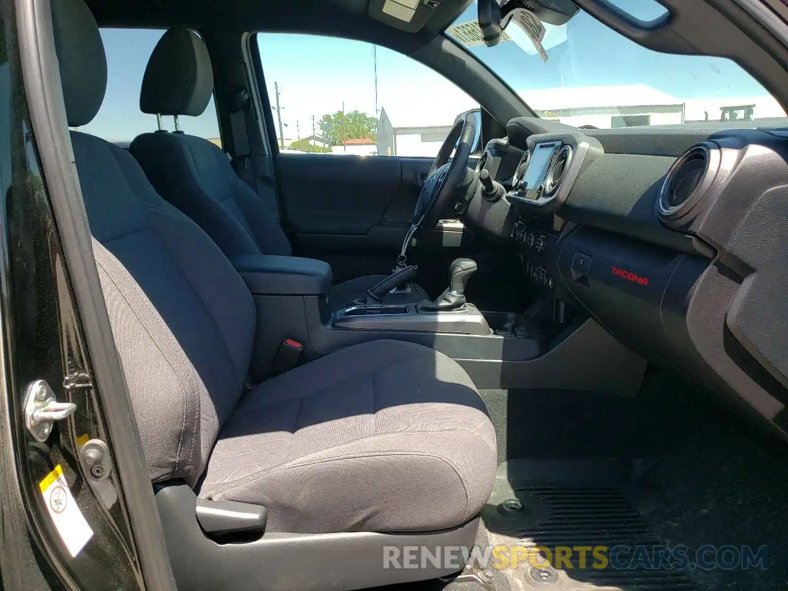 5 Photograph of a damaged car 5TFCZ5AN7KX178301 TOYOTA TACOMA 2019