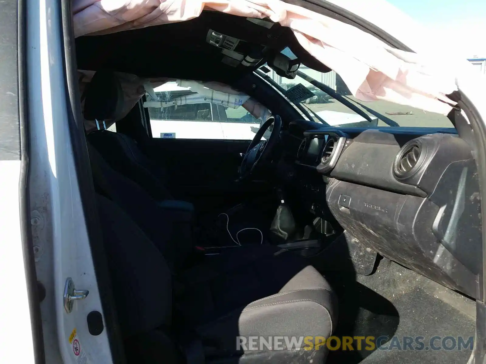 5 Photograph of a damaged car 5TFCZ5AN7KX179612 TOYOTA TACOMA 2019