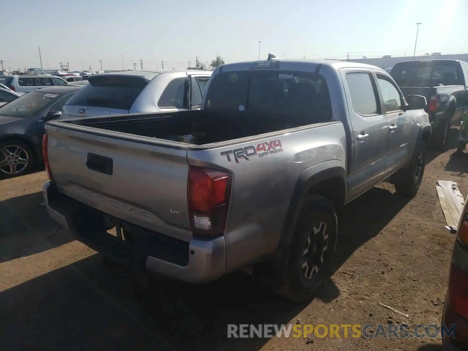 4 Фотография поврежденного автомобиля 5TFCZ5AN7KX181490 TOYOTA TACOMA 2019