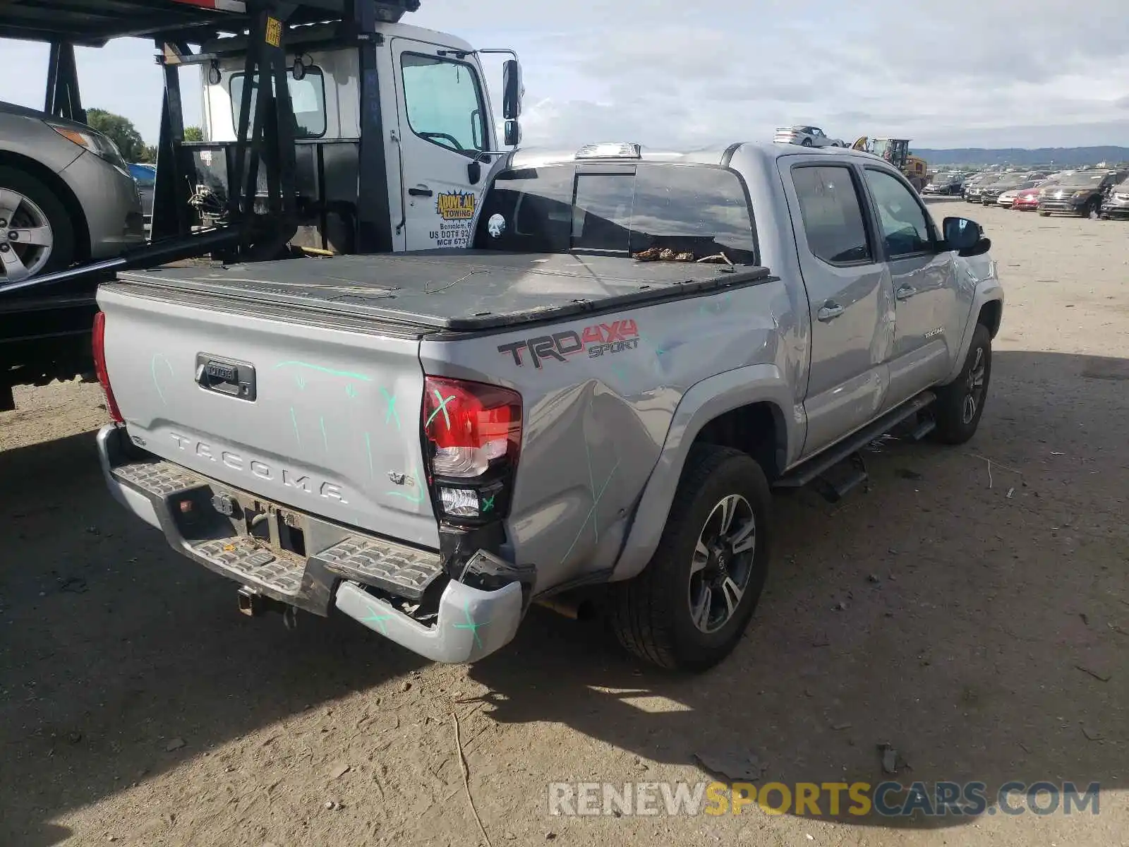 4 Фотография поврежденного автомобиля 5TFCZ5AN7KX181554 TOYOTA TACOMA 2019