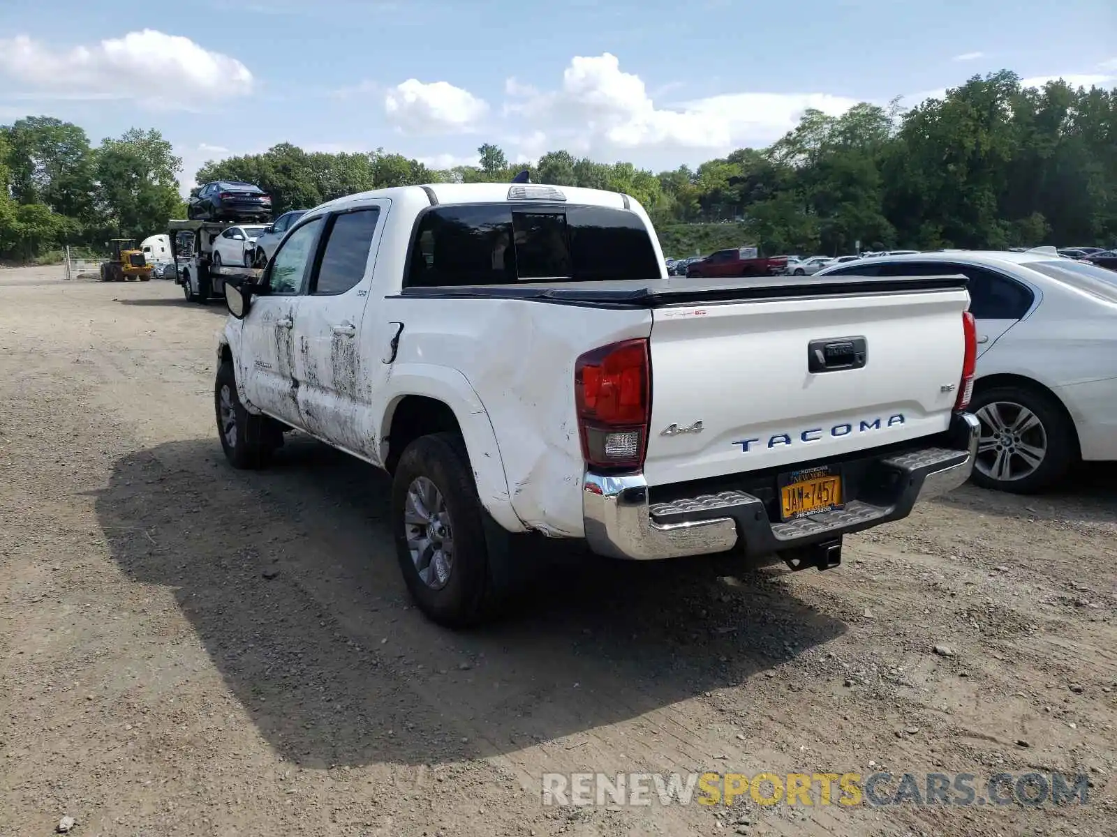 3 Фотография поврежденного автомобиля 5TFCZ5AN7KX183000 TOYOTA TACOMA 2019