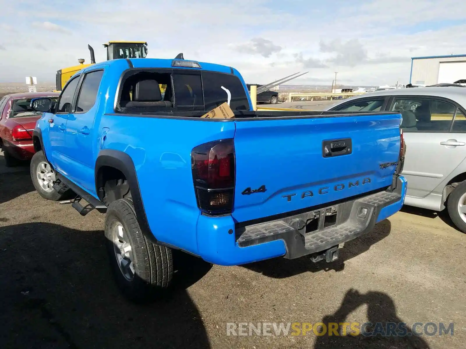 3 Фотография поврежденного автомобиля 5TFCZ5AN7KX185913 TOYOTA TACOMA 2019