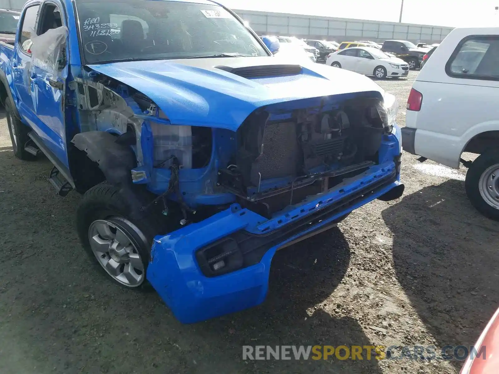 9 Photograph of a damaged car 5TFCZ5AN7KX185913 TOYOTA TACOMA 2019