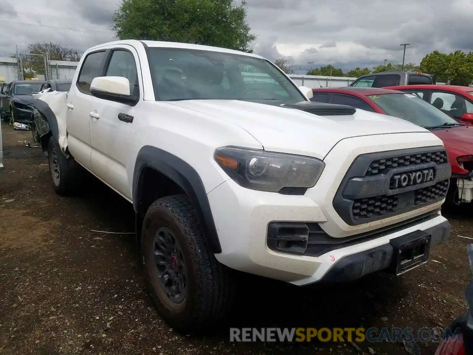 1 Photograph of a damaged car 5TFCZ5AN7KX186642 TOYOTA TACOMA 2019