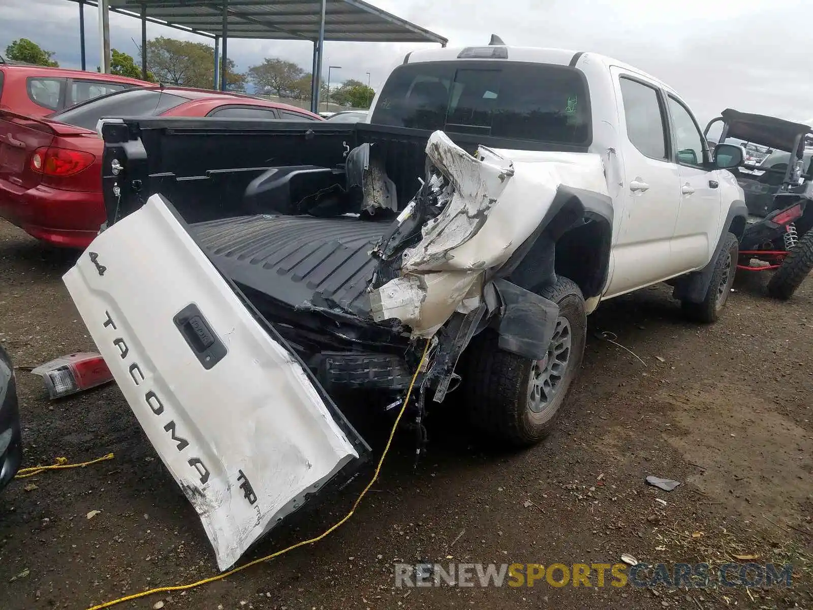 4 Фотография поврежденного автомобиля 5TFCZ5AN7KX186642 TOYOTA TACOMA 2019