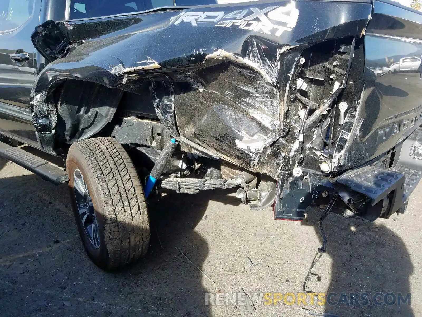 9 Фотография поврежденного автомобиля 5TFCZ5AN7KX189976 TOYOTA TACOMA 2019