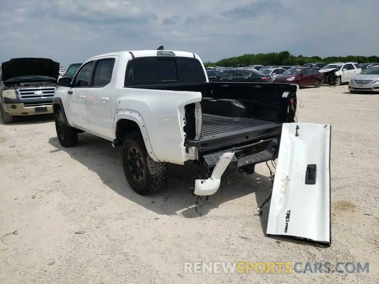 3 Photograph of a damaged car 5TFCZ5AN7KX191727 TOYOTA TACOMA 2019