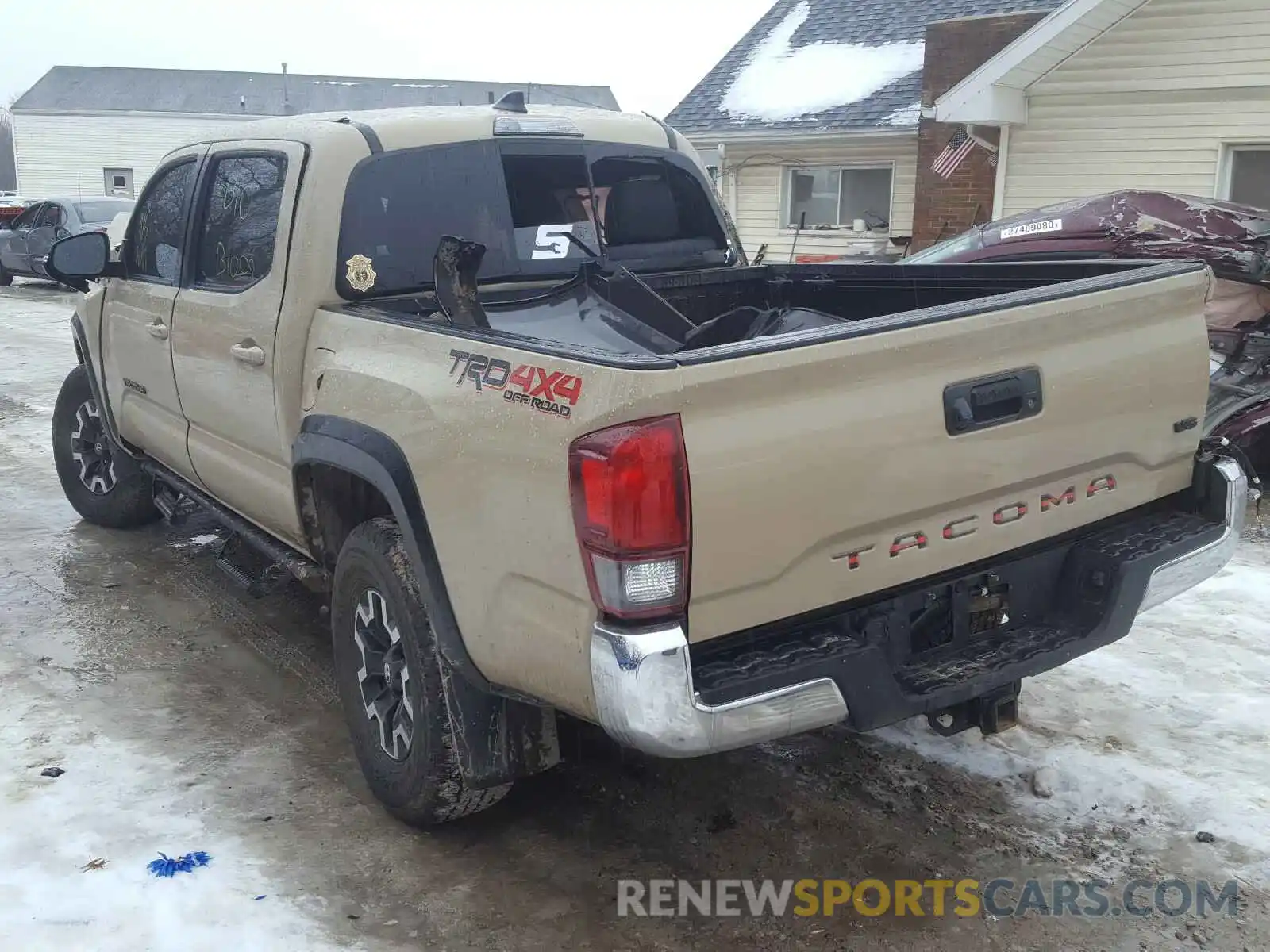 3 Фотография поврежденного автомобиля 5TFCZ5AN7KX193171 TOYOTA TACOMA 2019