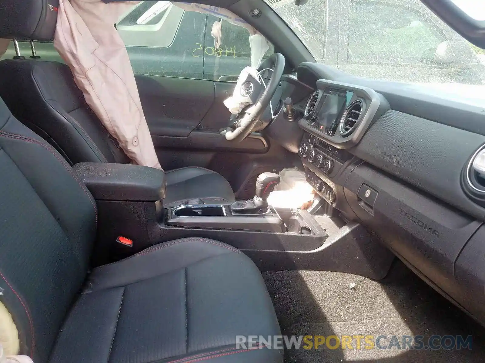 5 Photograph of a damaged car 5TFCZ5AN7KX194997 TOYOTA TACOMA 2019