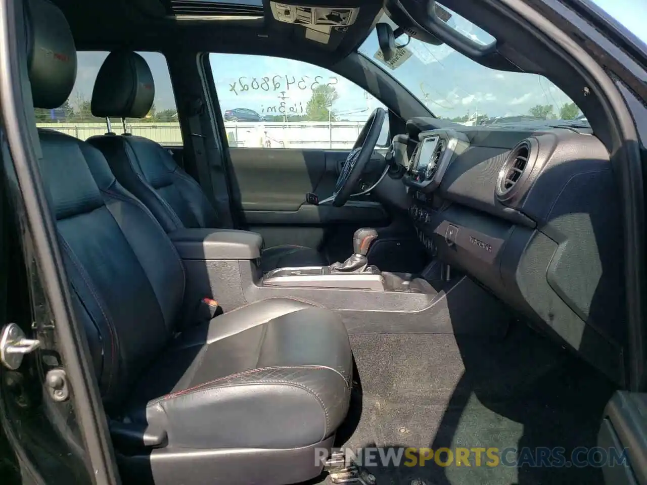 5 Photograph of a damaged car 5TFCZ5AN7KX195180 TOYOTA TACOMA 2019