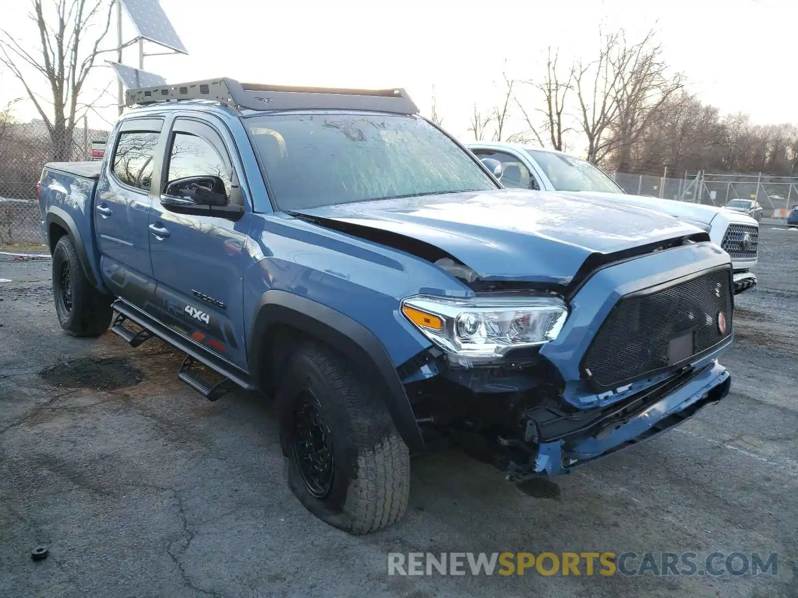 1 Фотография поврежденного автомобиля 5TFCZ5AN7KX196099 TOYOTA TACOMA 2019