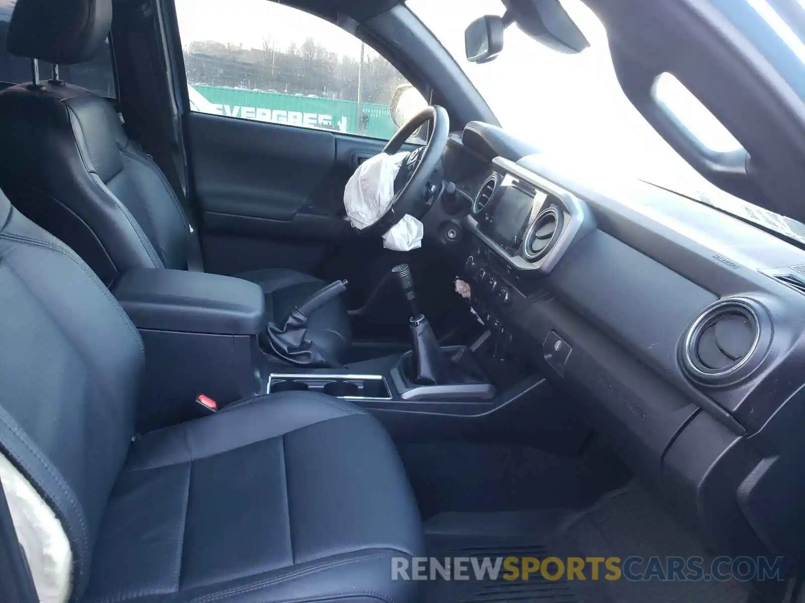 5 Photograph of a damaged car 5TFCZ5AN7KX196099 TOYOTA TACOMA 2019